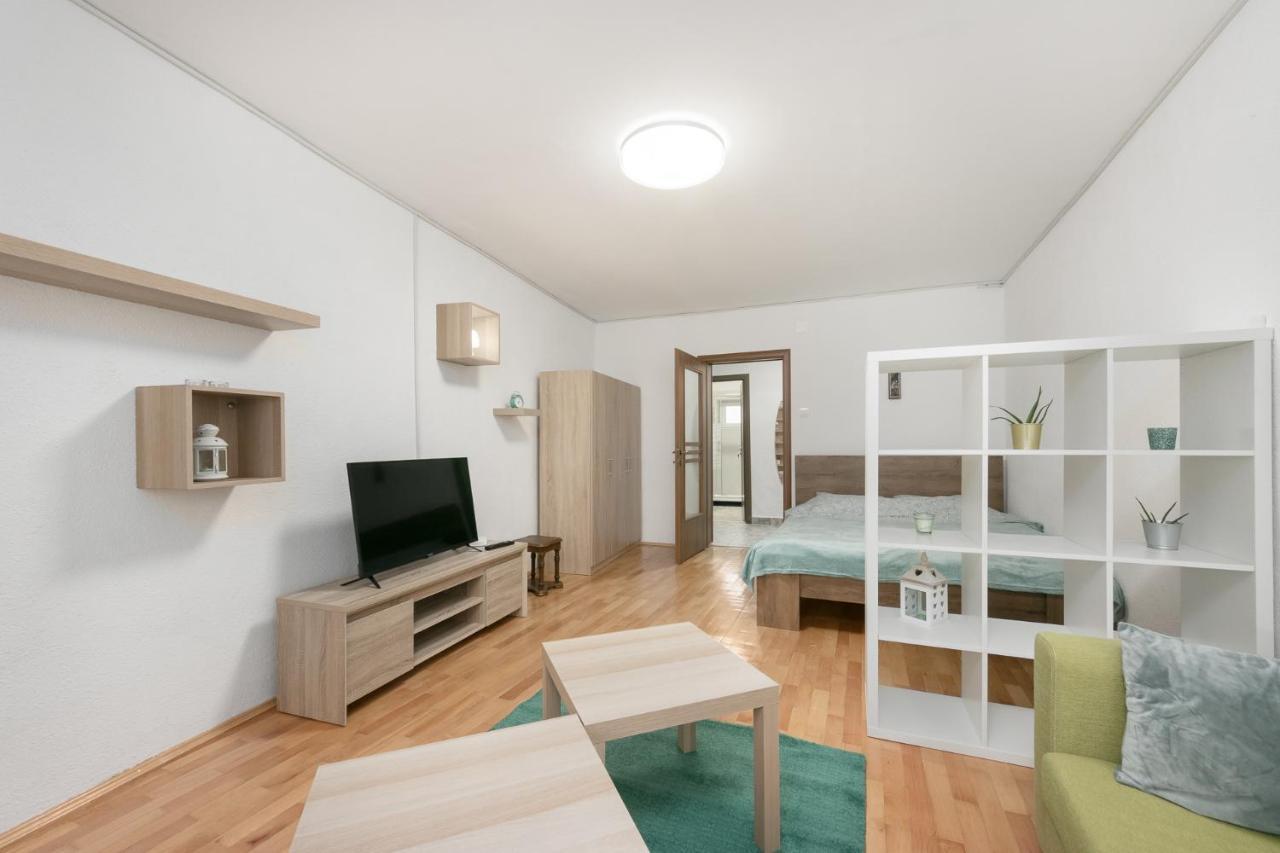 Vlad House Decebal Apartment บูคาเรสต์ ภายนอก รูปภาพ